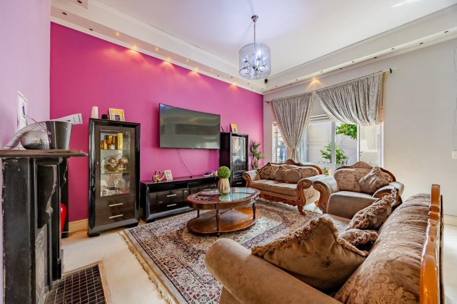 6 Bedroom Property for Sale in Woodstock Western Cape